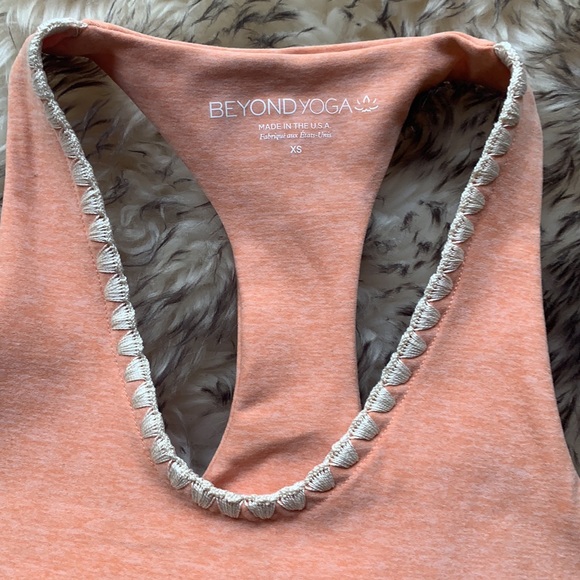 NEW beyond yoga crop top - Picture 2 of 5